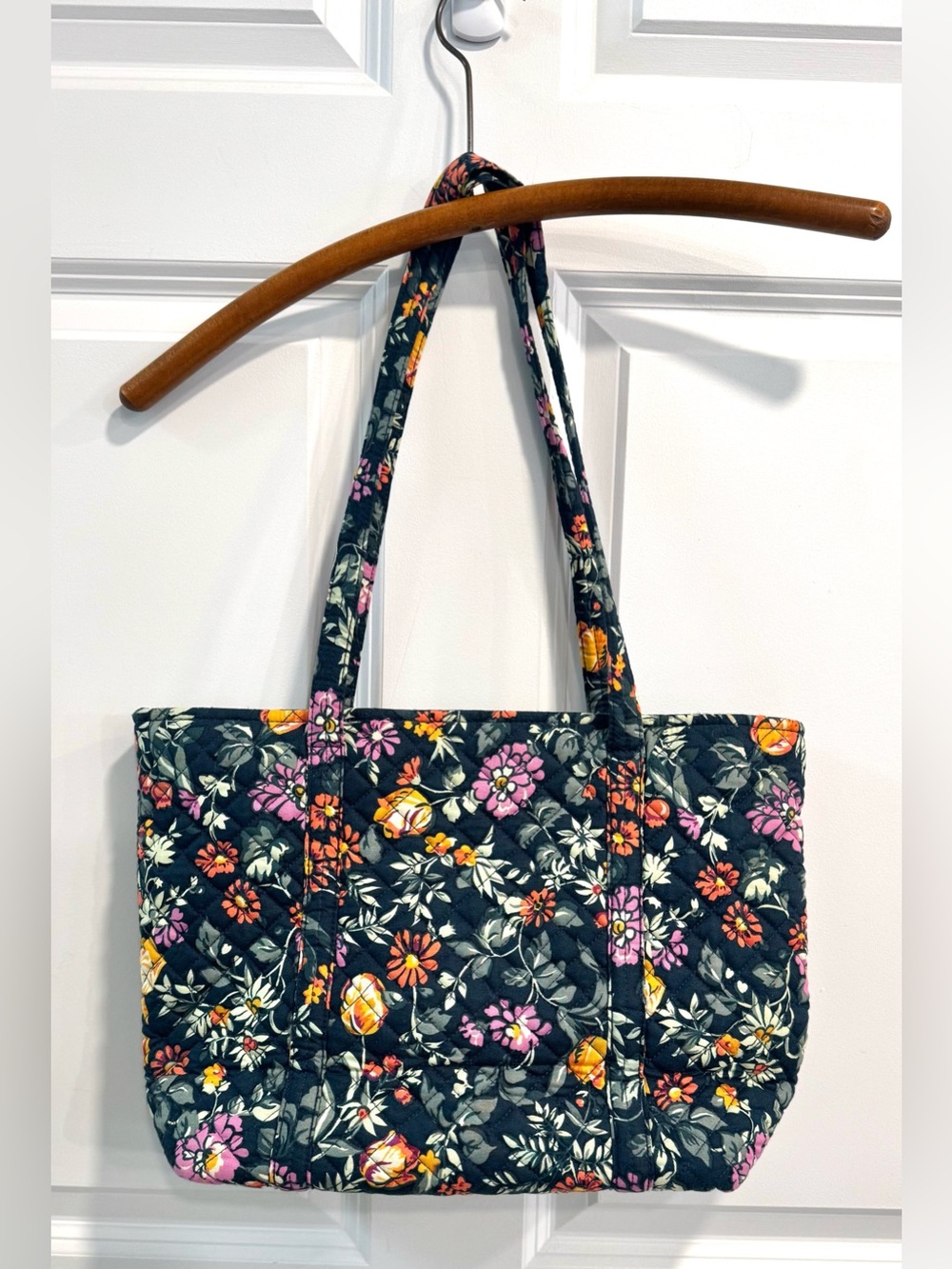 Vera Bradley tote bag "Fresh-Cut Floral Green".